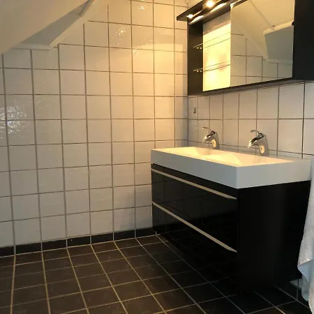 2 Bedroom Downtown Aalesund Apartment *